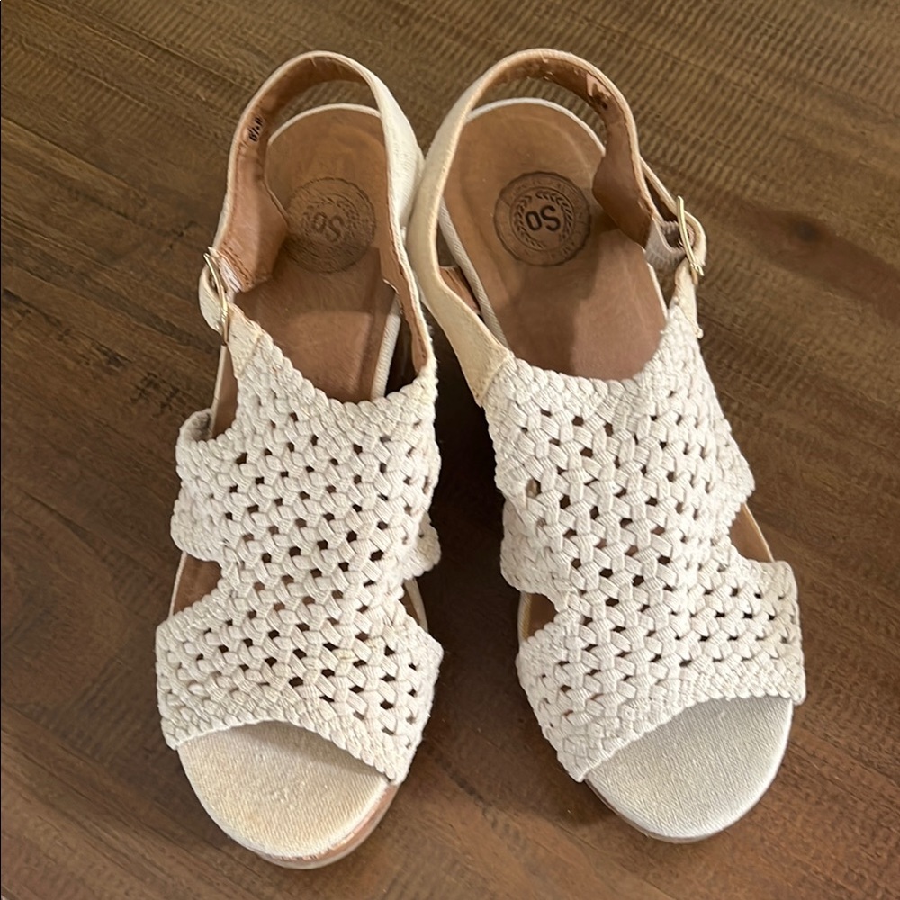 SO Cream Sandals with Woven Design Sz 8.5 gently worn